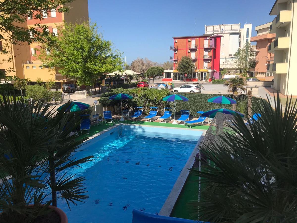 צ'סנטיקו Club Hotel Residence מראה חיצוני תמונה