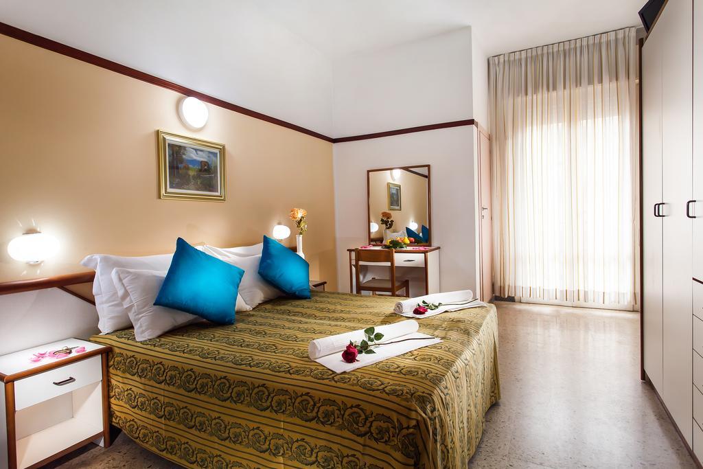 צ'סנטיקו Club Hotel Residence חדר תמונה